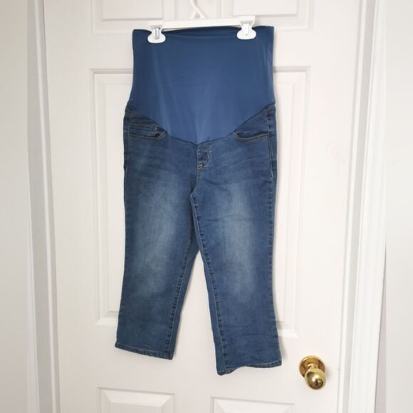 2/$40 Thyme maternity Capri length jeans - Picture 1 of 5